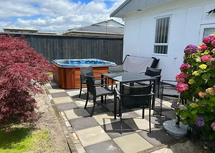 Groovy On Grey Holiday home Rotorua