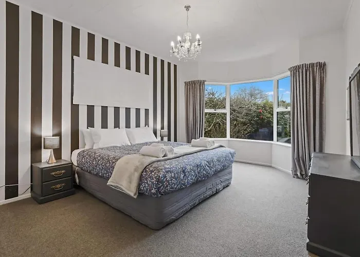 Holiday home Groovy On Grey Rotorua